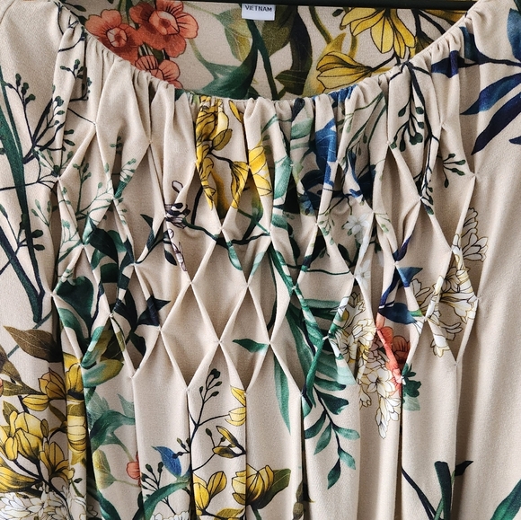 Chico's Floral Top Size 3 XL Honeycomb Pleated Short Sleeve Stretch Rayon Spring - Picture 2 of 9